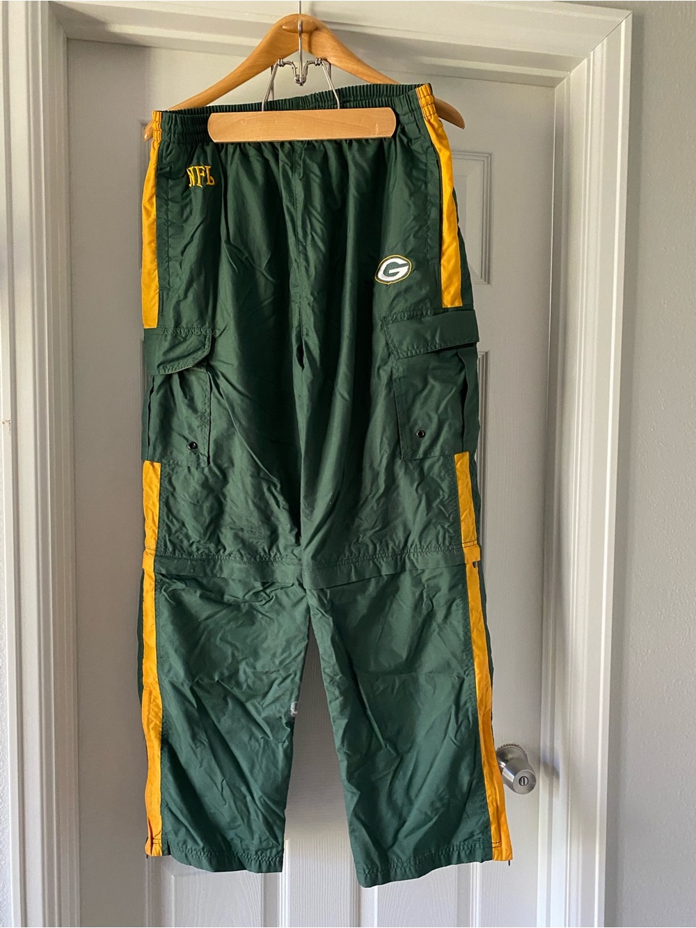 Vintage 90s Green Bay Packers Cargo Windpants with zip away shorts
